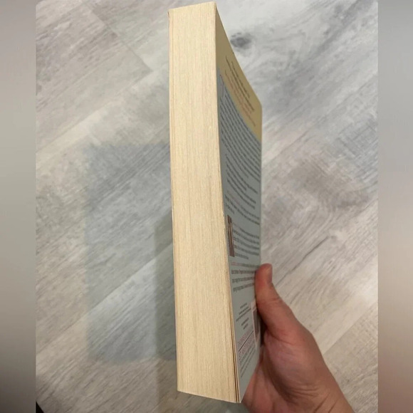 Last One Down the Aisle Wins Book by Shannon Fox Celeste Liversidge 368p 2010 - Picture 3 of 10